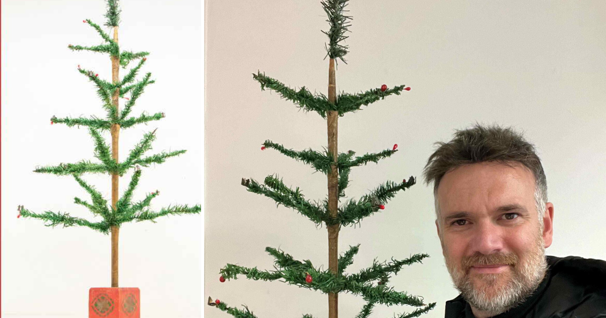 “Humblest Christmas tree in the world” sells for more than ,000 at auction “Humblest Christmas tree in the world” sells for more than ,000 at auction