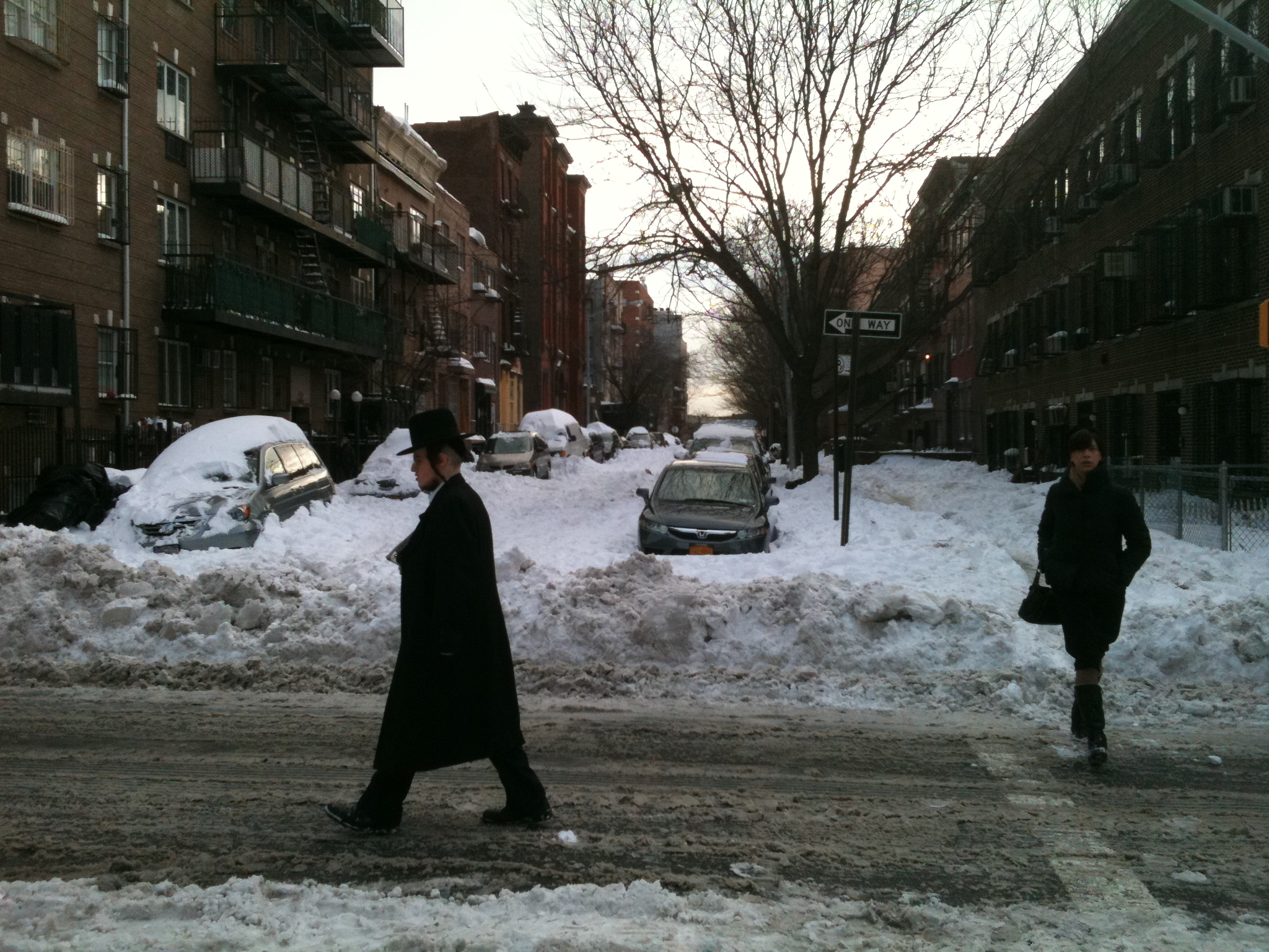 snow-south-8th-street-east-from-bedford-ave-williamsburg-doug-rice.jpg 