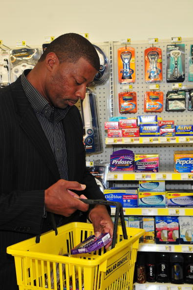 Carl Banks Teams With P &amp; G To Officially Open Three Dollar General Stores 
