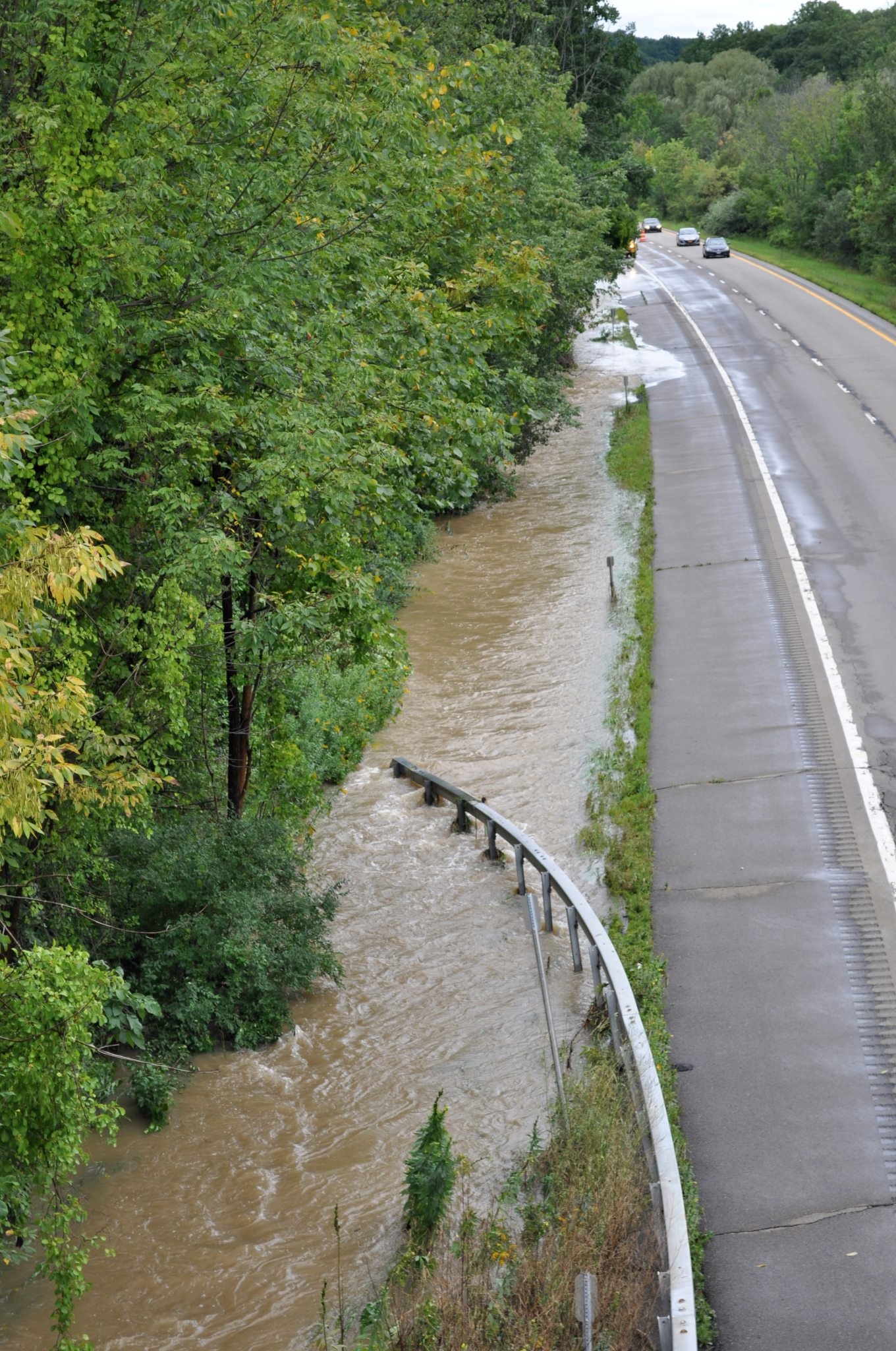 east-fishkill-ny-i84-eastbound-as-the-water-starts-to-recede-from-the-roadway-credit-facebook-fan-pic-by-bill-farrell.jpg 