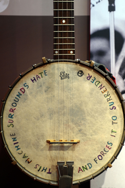 pete-seeger-banjo-83886793.jpg 
