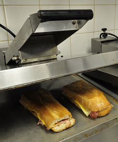 cuban-sandwich-on-press-244.jpg 