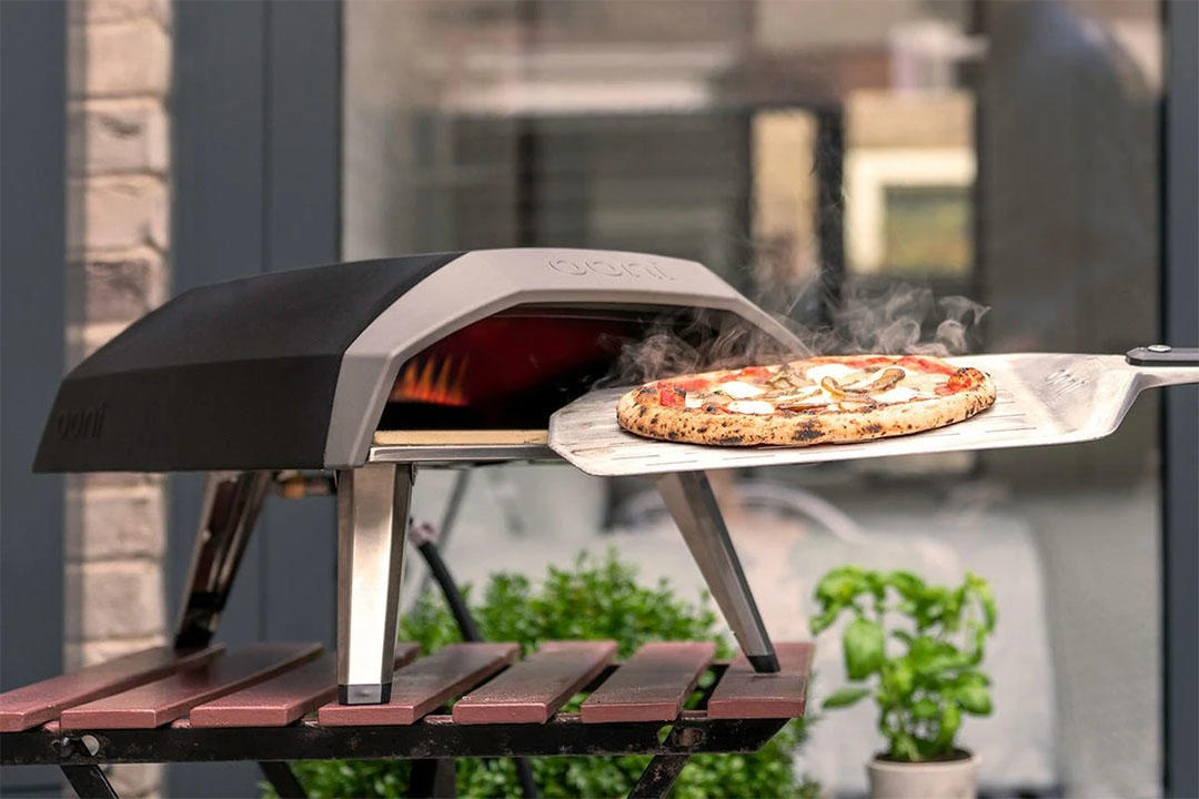 cbsnews-surprising-fathers-pizza-oven.jpg 