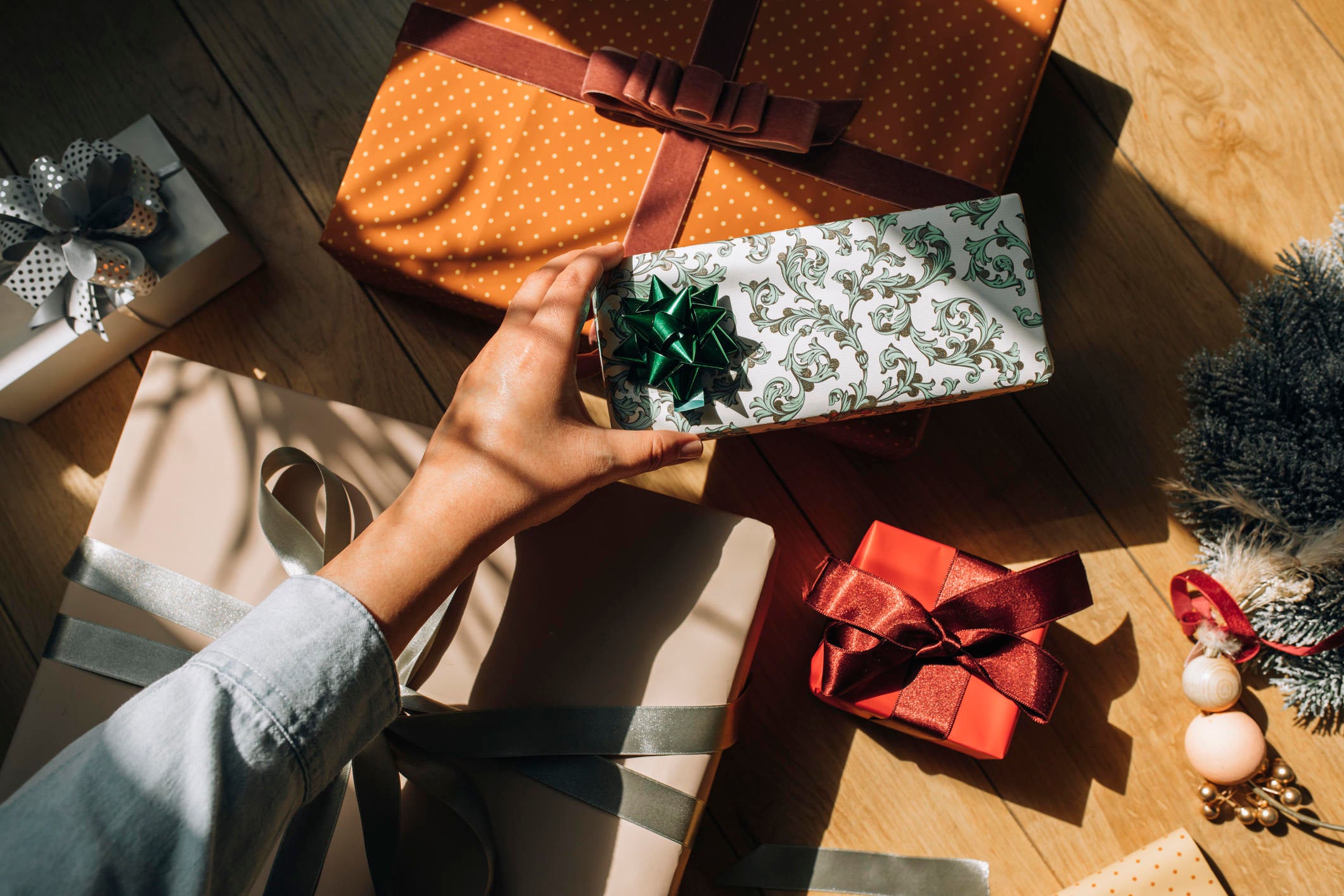 Top 15 Corporate Holiday Gift Ideas For Employees, 49% OFF