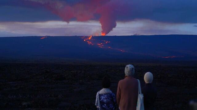 Mauna Loa volcano lava flow could reach key Hawaii highway within days