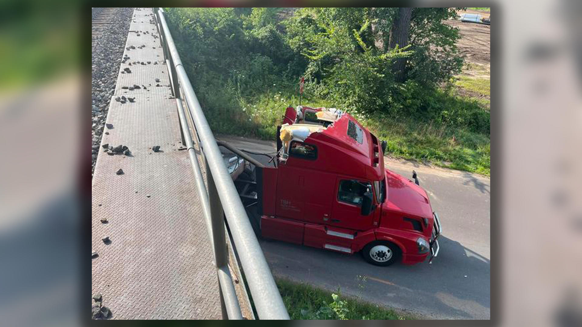 truck-crash.jpg 