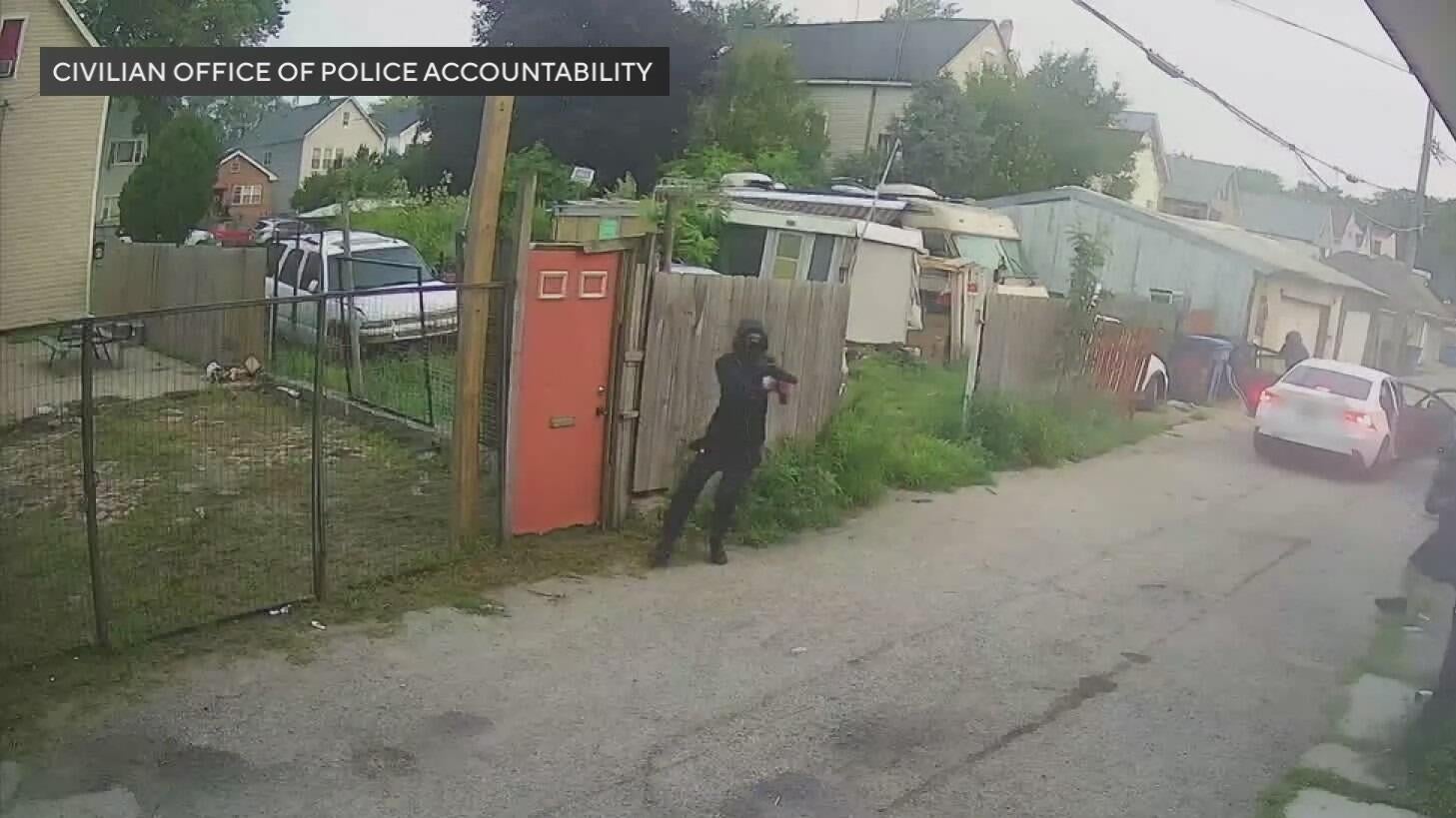 50-year-old man shot to death in Chicago - CBS Chicago