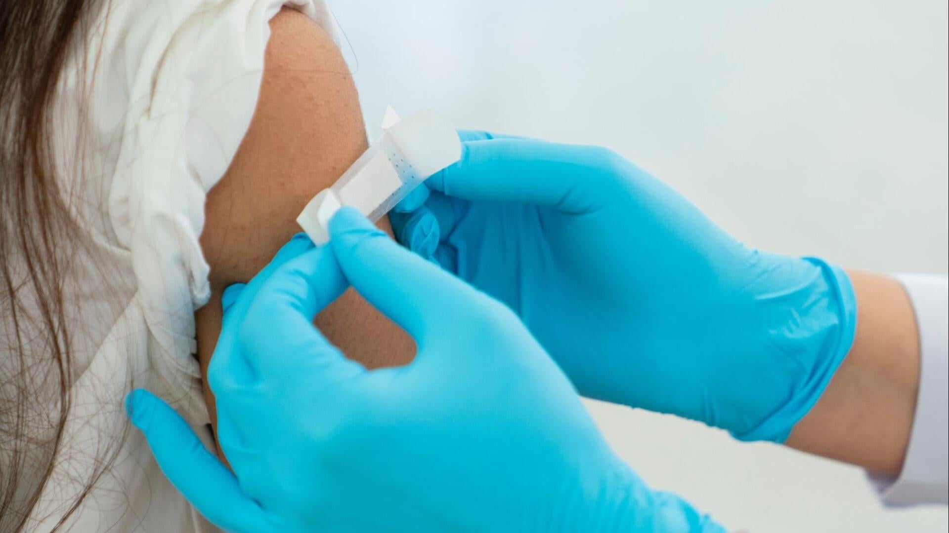 Maps and charts show record number of measles cases in U.S. this year