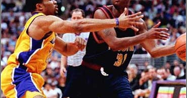 Lakers Comeback To Beat Nuggets - CBS News