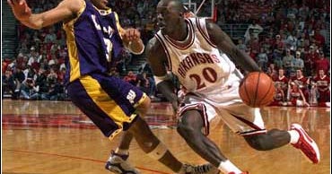 No. 16 LSU Slams Razorbacks - CBS News