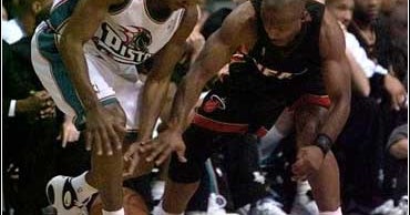 Pistons Drive By Heat - CBS News