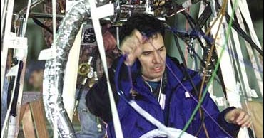Balloon Down In Mid-Flight - CBS News