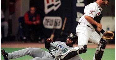 Twins Rally By Devil Rays - CBS News