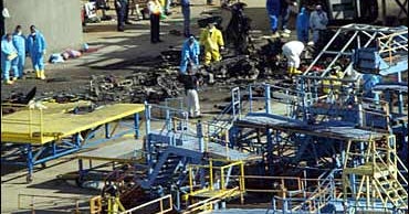 Final Minutes Of Flight 5481 - CBS News