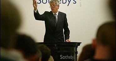 Elton John Holds 'Garage Sale' - CBS News