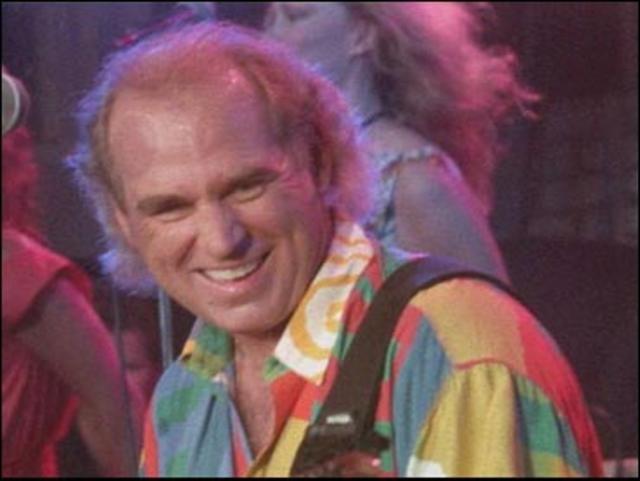 Jimmy Buffett Performs Margaritaville and Stars Fell On Alabama