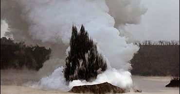 Pacific Volcano Spews Ash, Gas - CBS News