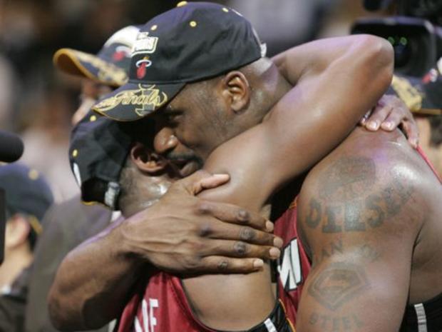 Shaquille O'Neal, right and Dwyane Wade embrace 