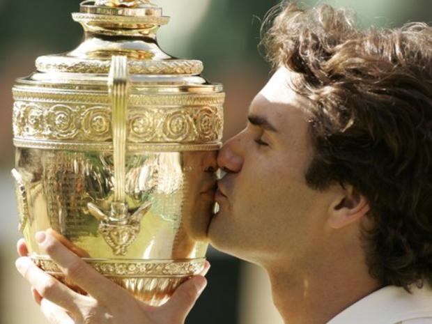 Roger Federer kisses the winners trophy 