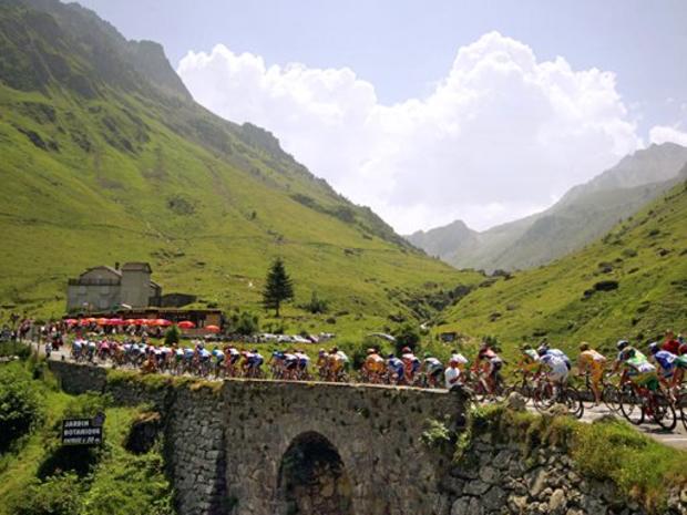 The pack rides in the ascent of the Tourmalet pass, Tour de France 