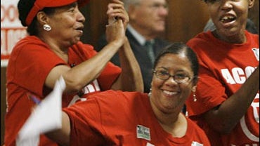 Cheers as pro-living wage Alderman addresses Chicago city council, 7-26-06 