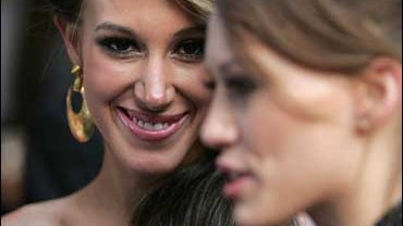 Actresses Haylie Duff (left) and Hilary Duff attend the premiere of "Material Girls" at Chelsea West Cinemas August 14, 2006 in New York City. (Photo by Peter Kramer/Getty Images) 