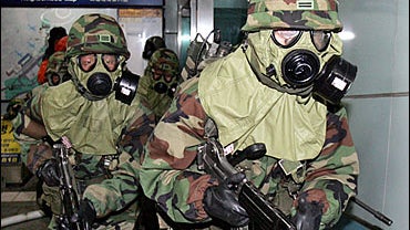 South Korean soldiers run during South Korea-U.S. joint military exercise, Ulchi Focus Lens, at a subway station in Seoul, Thursday, Aug. 17, 2006. 