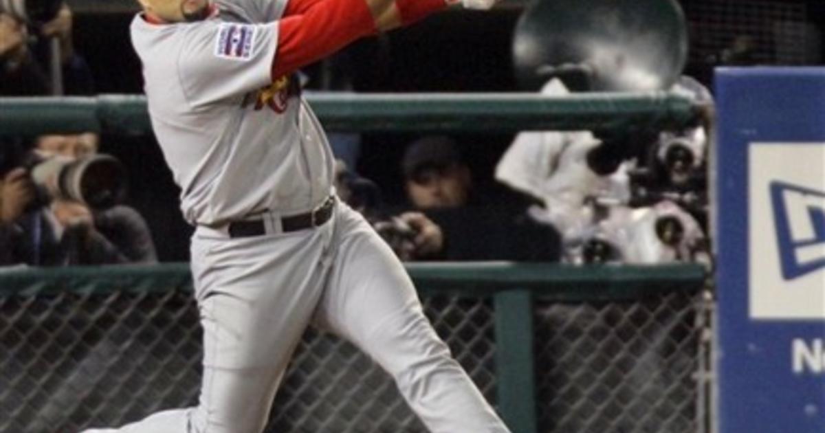 2006 WS Gm1: Rolen ties the game with a solo home run 