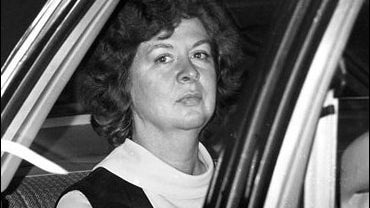 Sara Jane Moore looks out the window of a U.S. marshal's car in San Francisco 
