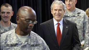 President Bush eats lunch with troops at Fort Benning, Ga. Thursday, Jan. 11, 2007. 