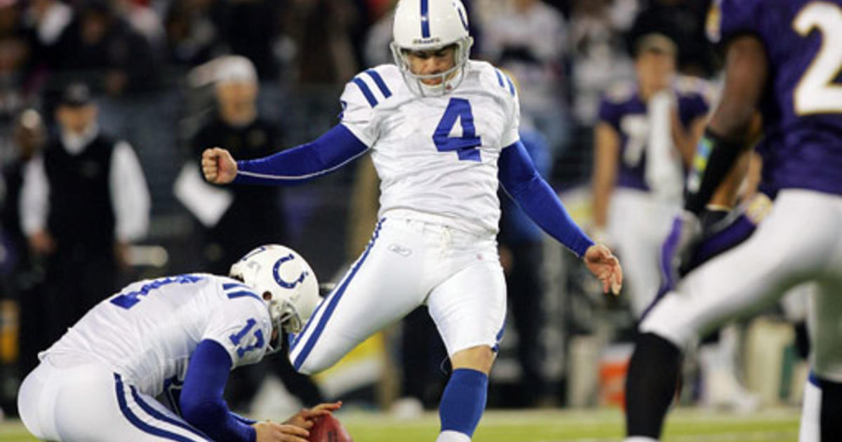 Jeremy Shockey of the New York Giants gets hit by Brian Dawkins and News  Photo - Getty Images