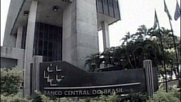 Tunnel dug inside building that leads to vault where thieves robbed Central Bank of Brazil 