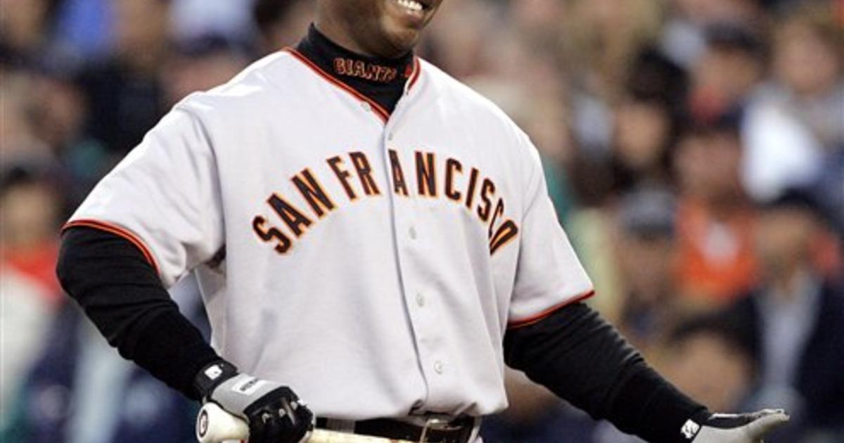 Bonds signs 6-year deal with Giants