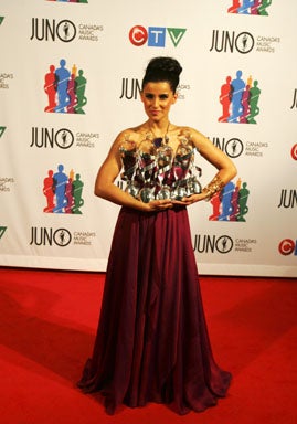Nelly Furtado Puts On The Glitz 