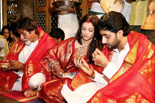 Salman Khan, Aishwarya Rai Bachchan, Gauri Khan Lead Celeb Roll Call At  Manish Malhotra's Diwali Party