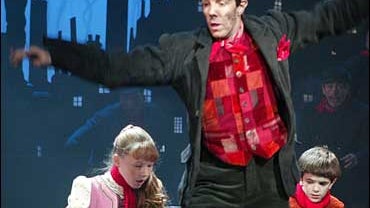 Gavin Lee dances in a dress rehearsal of "Mary Poppins" 