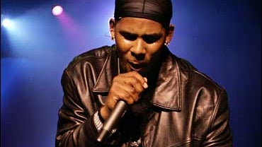 R&B singer and songwriter R. Kelly performs at New York's Radio City Music Hall as part of his Light It Up Tour, Tuesday, April 18, 2006. 