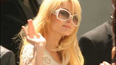 Paris Hilton waves as she enters the CNN building for an interview with Larry King on June 27, 2007 in Los Angeles. (Photo by Frederick M. Brown/Getty Images) 