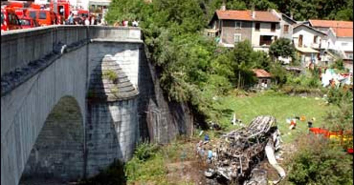 26 Die In Fiery French Alps Bus Crash Cbs News