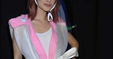 Diesel Revisits '80s Miami Fashion - CBS News