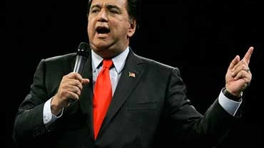 Democratic presidential hopeful, New Mexico Gov. Bill Richardson, speaks at the Jefferson Jackson Dinner in Des Moines, Iowa, Saturday, Nov. 10, 2007. (AP Photo/Paul Sancya) 