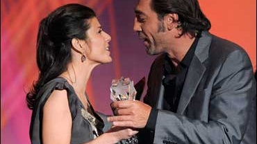 Marisa Tomei gives Javier Bardem the award for best supporting actor for "No Country for Old Men" at the 13th annual Critics' Choice Awards on Monday, Jan. 7, 2008 in Santa Monica, Calif. 