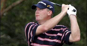 Pro Golfer's Shot Kills A Protected Birdie - CBS News