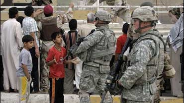 Soldiers of the U.S. and Iraqi Army distribute food in Baghdad 