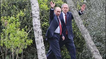 President George Bush, right, and Russian President Vladimir Putin wave to journalists 