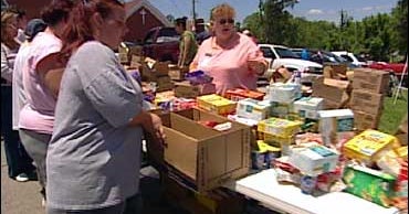 Snapshots Of Struggle In The Food Line - CBS News