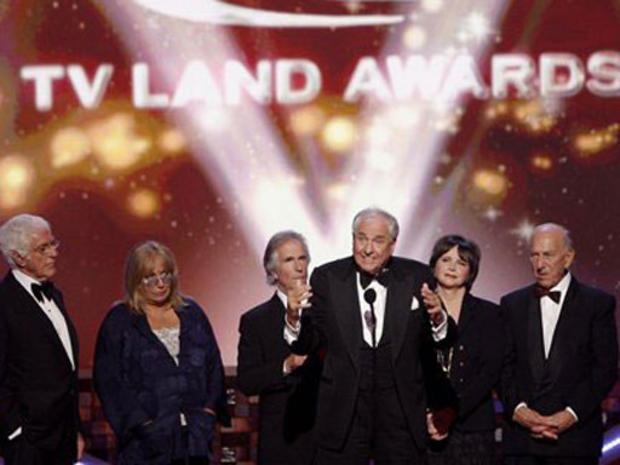 Producer Garry Marshall, center, accepts the legend award on stage at the TV Land Awards on Sunday June 8, 2008 in Santa Monica, Calif. 