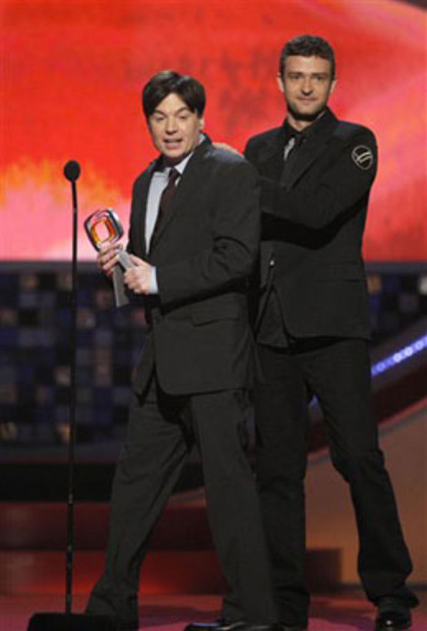Mike Myers, left, accepts the Lucille Ball Legacy of Laughter Award from Justin Timberlake at the TV Land Awards on Sunday June 8, 2008 in Santa Monica, Calif. 