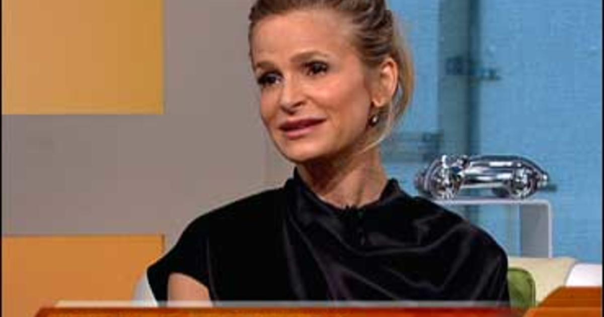 Kyra Sedgwicks The Closer Returns Cbs News