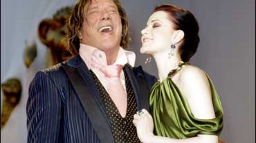 Actors Mikey Rourke and Evan Rachel Wood arrive for the premiere of the movie "The Wrestler" at the Venice Film Festival 